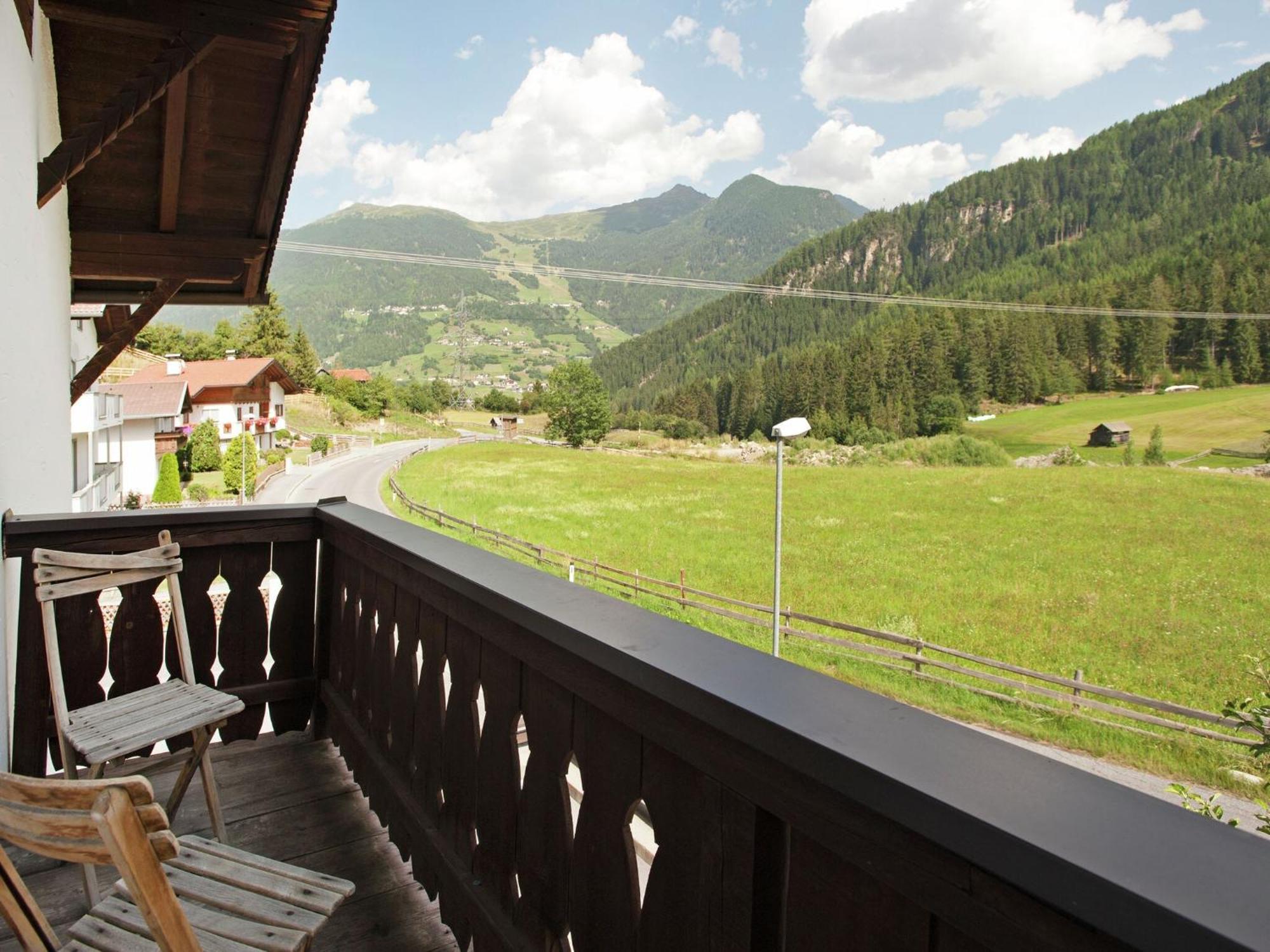 Spacious Holiday Home In Wenns Near Ski Area エクステリア 写真